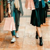 Kutistuvan betonilaatan laatoitus