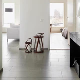 Lattioiden laatoitus kuivissa sisätiloissa