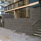 Pystypintojen laatoitus ulkotiloissa