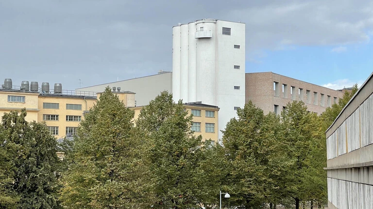 SerpoVent-levyrappausjärjestelmä Taideyliopiston siiloissa